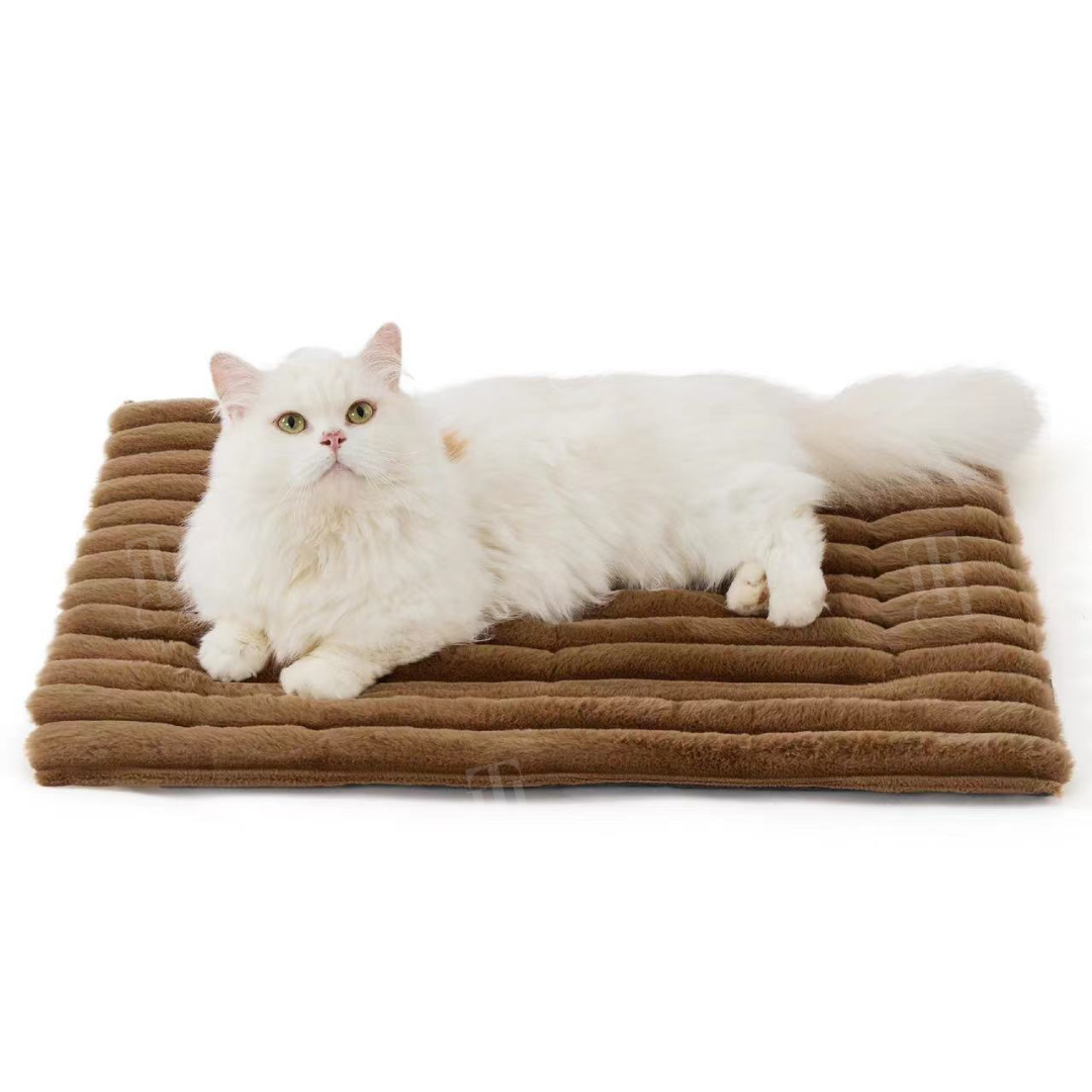 Self-warming pet mat in Brown